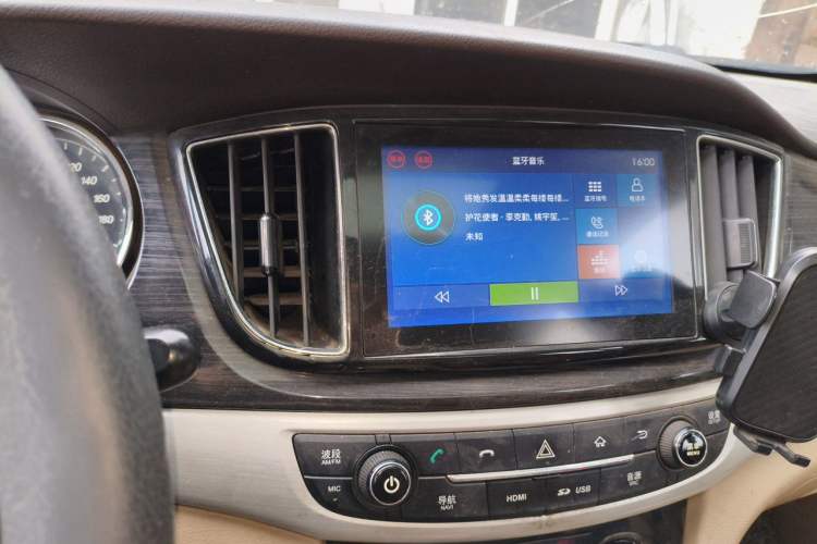 Used Baojun 730 2016 1.5L Manual Luxury Edition 7 Seats Audio And AC Panel