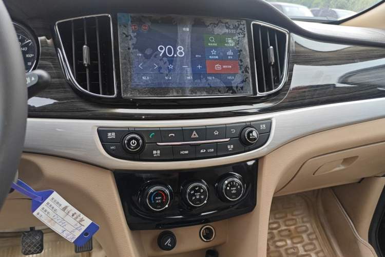 Used Baojun 730 2016 1.5L Manual Comfort Version 7 Seats China V Emission Standard Audio And AC Panel