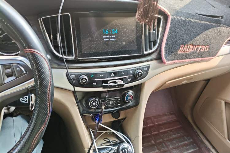 Used Baojun 730 2016 1.5L Manual Luxury Edition 7 Seats Audio And AC Panel