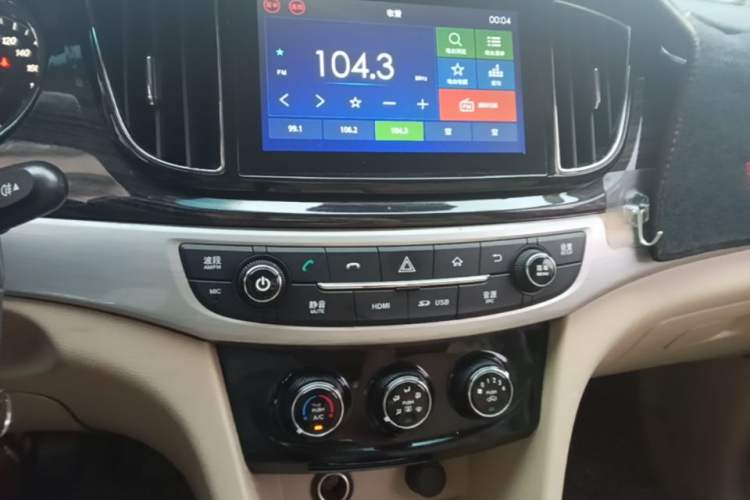 Used Baojun 730 2016 1.5L Manual Comfort Version 7 Seats China V Emission Standard Audio And AC Panel
