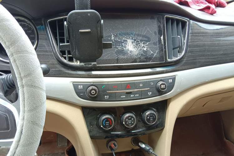 Used Baojun 730 2016 1.5L Manual Comfort Version 7 Seats China V Emission Standard Audio And AC Panel