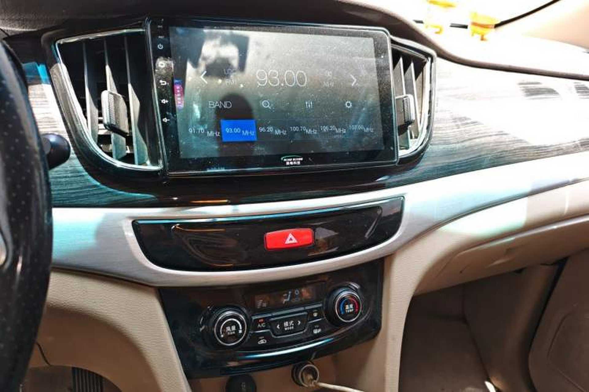 Used Baojun 730 2016 1.8L Manual Luxury Edition 7 Seats Audio And AC Panel