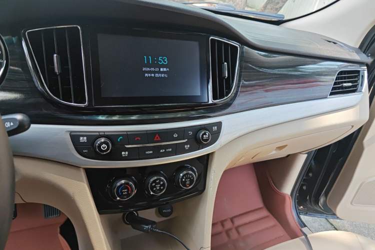 Used Baojun 730 2016 1.5T Manual Comfort Version 7 Seats Audio And AC Panel