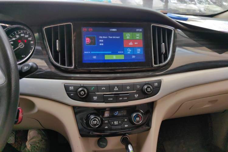 Used Baojun 730 2016 1.5L Manual Luxury Edition 7 Seats Audio And AC Panel