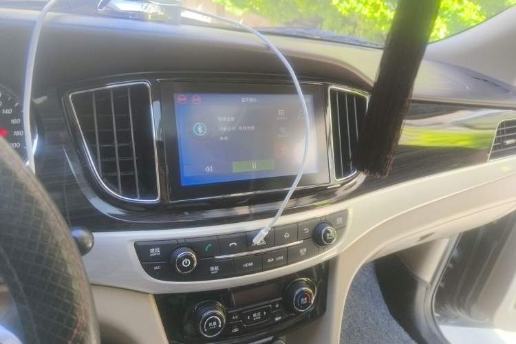 Used Baojun 730 2016 1.8L Manual Luxury Edition 7 Seats Audio And AC Panel
