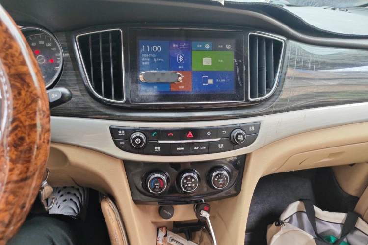 Used Baojun 730 2016 1.5L Manual Comfort Version 7 Seats China V Emission Standard Audio And AC Panel