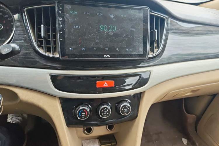 Used Baojun 730 2016 1.5L Manual Comfort Version 7 Seats China V Emission Standard Audio And AC Panel