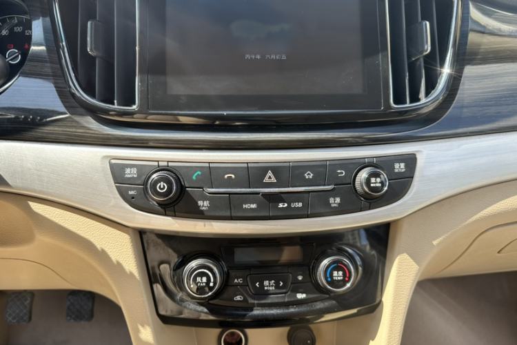 Used Baojun 730 2016 1.5T Manual Luxury Edition 7 Seats Audio And AC Panel