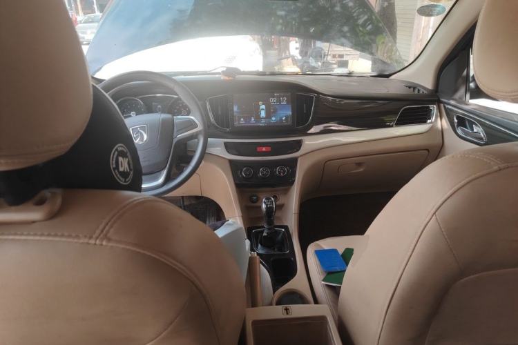 Used Baojun 730 2016 1.5T Manual Standard Version 7 Seats Center Console