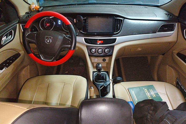 Used Baojun 730 2016 1.5L Manual Standard Version 7 Seats Center Console