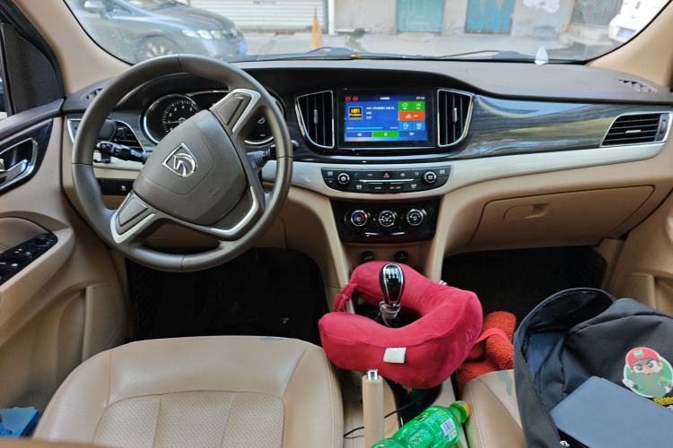 Used Baojun 730 2016 1.5L Manual Comfort Version 7 Seats China V Emission Standard Center Console