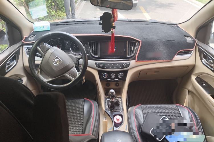 Used Baojun 730 2016 1.5L Manual Comfort Version 7 Seats China V Emission Standard Center Console