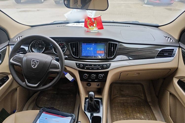 Used Baojun 730 2016 1.5L Manual Comfort Version 7 Seats China V Emission Standard Center Console
