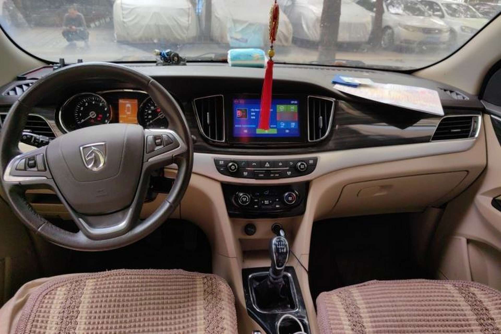Used Baojun 730 2016 1.5L Manual Luxury Edition 7 Seats Center Console