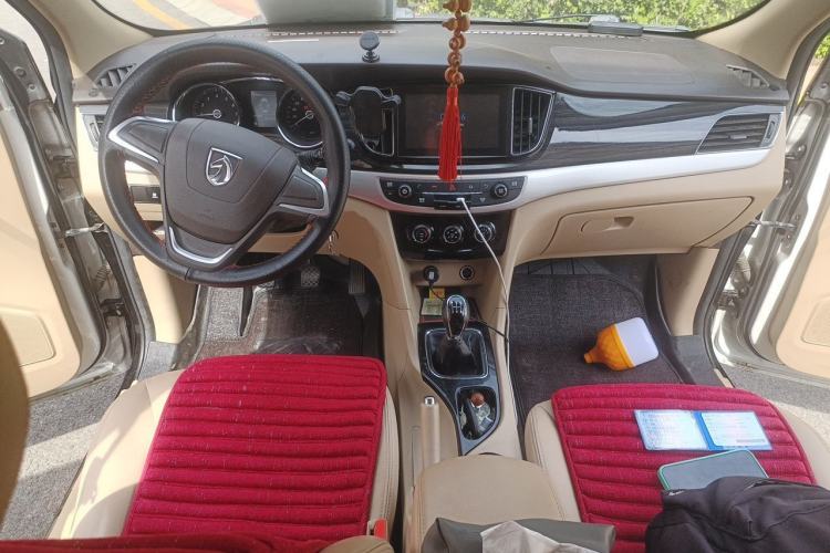 Used Baojun 730 2016 1.8L Manual Comfort Version 7 Seats Center Console