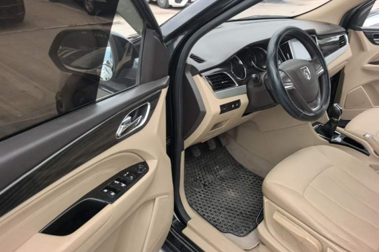 Used Baojun 730 2016 1.5L Manual Comfort Version 7 Seats China V Emission Standard Driver Seat