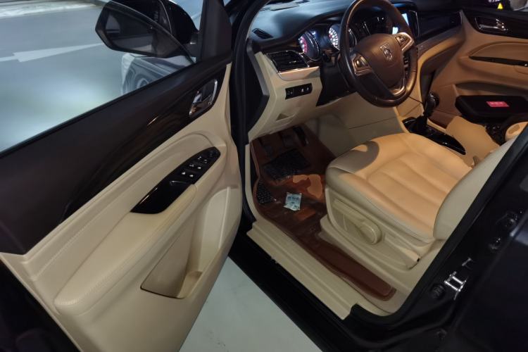 Used Baojun 730 2016 1.5T Manual Luxury Edition 7 Seats Driver Seat