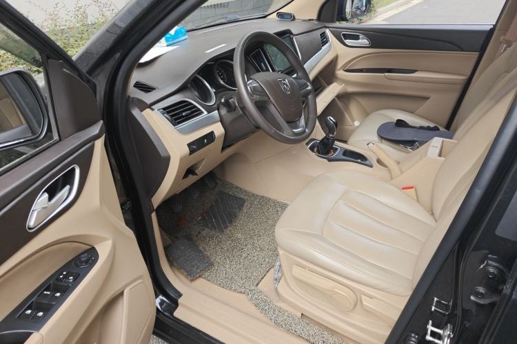 Used Baojun 730 2016 Revised 1.5L Manual Standard Version 7 Seats China V Emission Standard Driver Seat