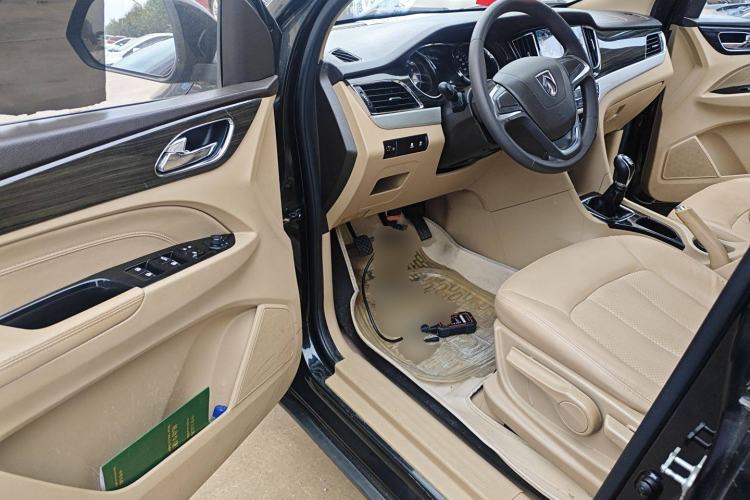 Used Baojun 730 2016 1.5L Manual Comfort Version 7 Seats China V Emission Standard Driver Seat