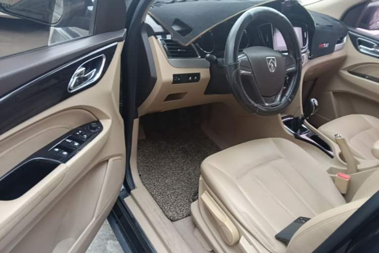 Used Baojun 730 2016 1.5L Manual Comfort Version 7 Seats China V Emission Standard Driver Seat