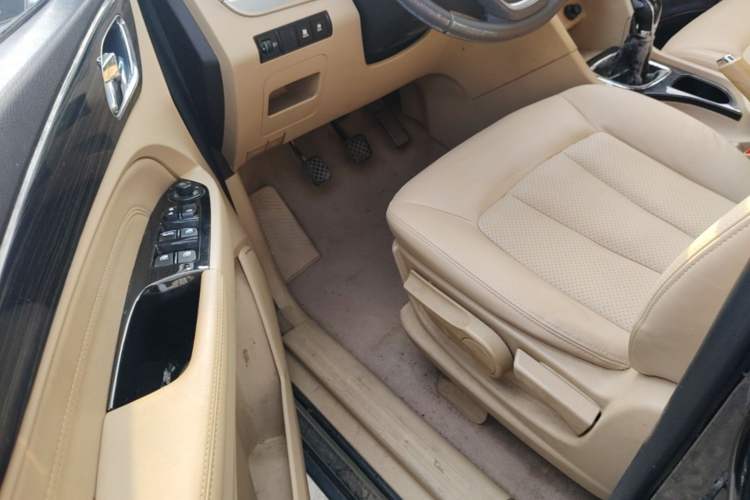 Used Baojun 730 2016 1.5L Manual Luxury Edition 7 Seats Driver Seat