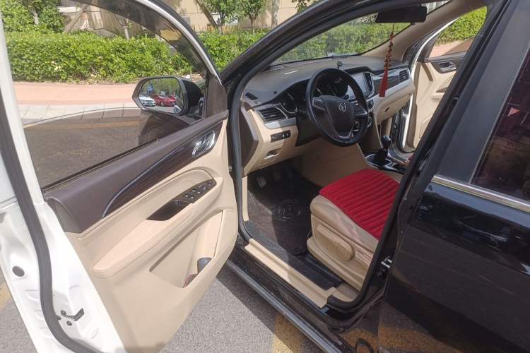 Used Baojun 730 2016 1.8L Manual Comfort Version 7 Seats Driver Seat