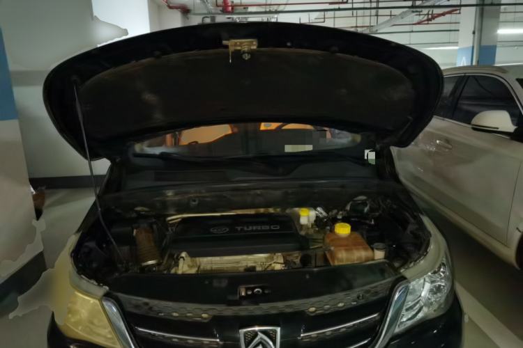 Used Baojun 730 2016 1.5T Manual Luxury Edition 7 Seats Engine Bay
