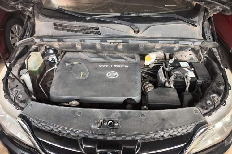 Used Baojun 730 2016 1.8L iAMT Luxury Model 7 Seats Engine Bay