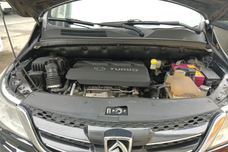 Used Baojun 730 2016 1.5T Manual Luxury Edition 7 Seats Engine Bay