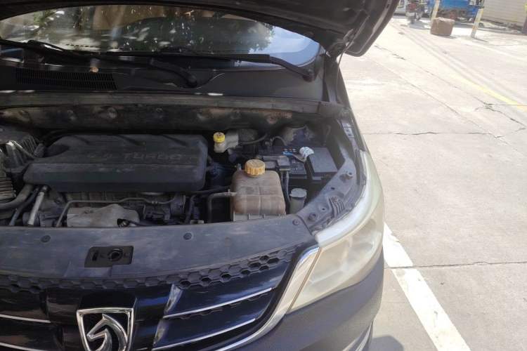 Used Baojun 730 2016 1.5T Manual Standard Version 7 Seats Engine Bay Left