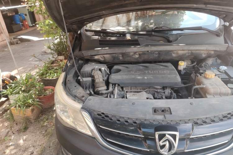 Used Baojun 730 2016 1.5T Manual Standard Version 7 Seats Engine Bay Right