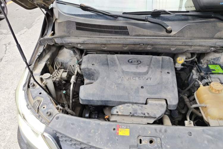 Used Baojun 730 2016 1.5L Manual Standard Version 7 Seats Engine Bay Right