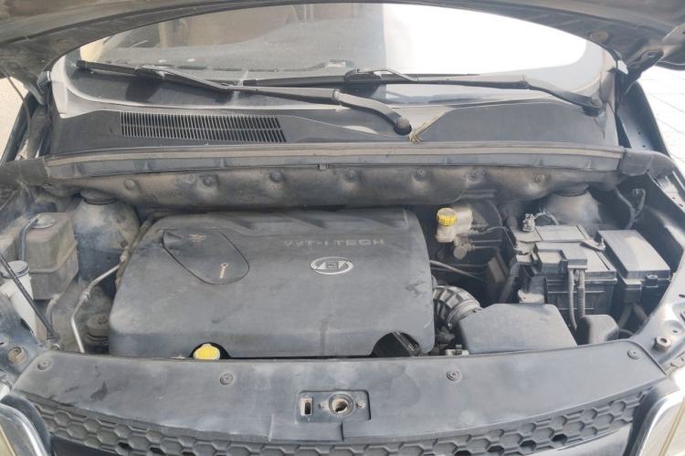 Used Baojun 730 2016 1.8L iAMT Luxury Model 7 Seats Engine Bay