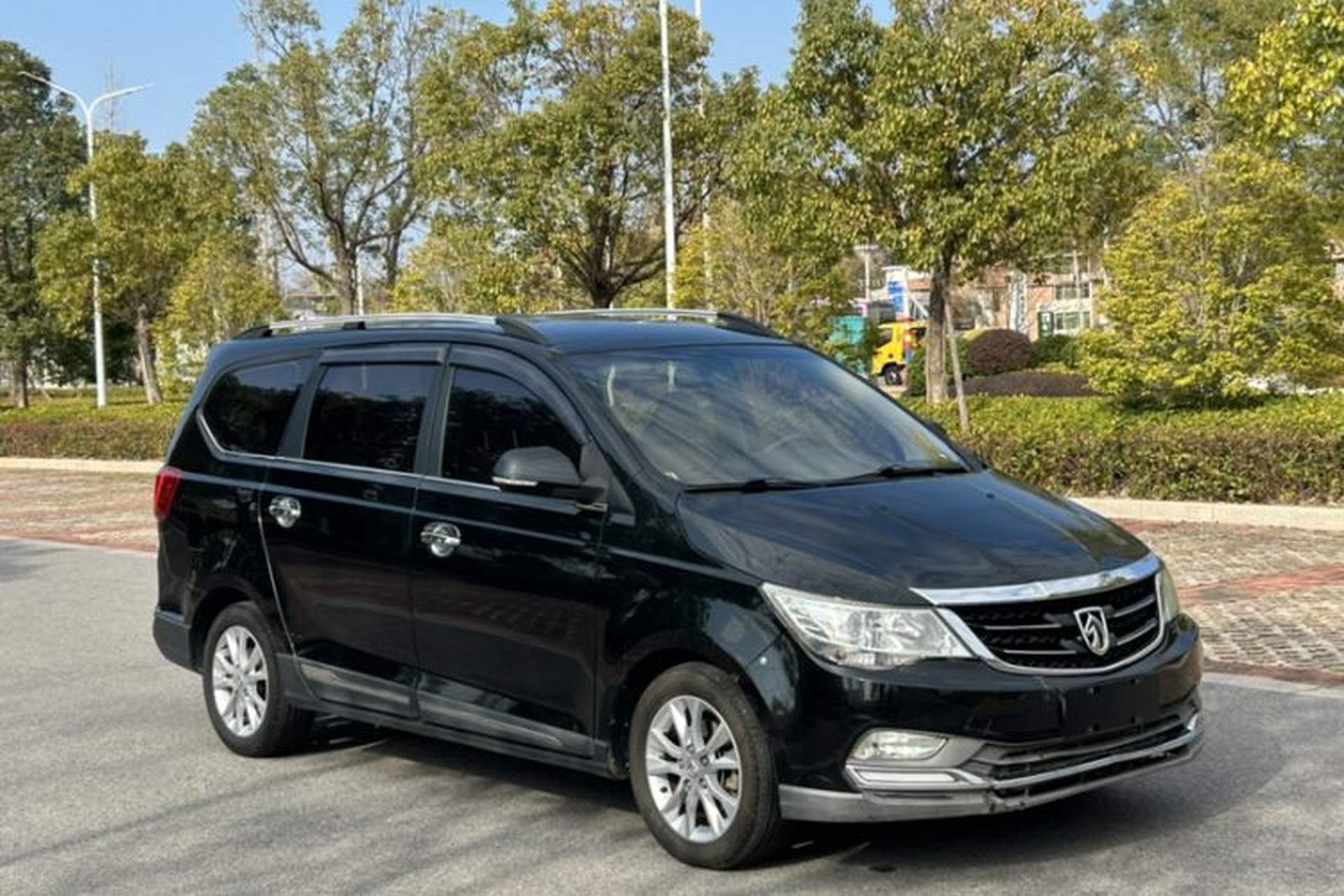 Used Baojun 730 2016 1.5T Manual Comfort Version 7 Seats Exterior 6