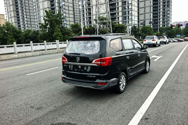 Used Baojun 730 2016 1.5T Manual Comfort Version 7 Seats Exterior 6