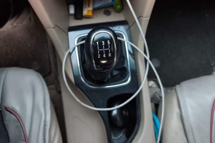 Used Baojun 730 2016 1.5L Manual Comfort Version 7 Seats China V Emission Standard Gear Lever