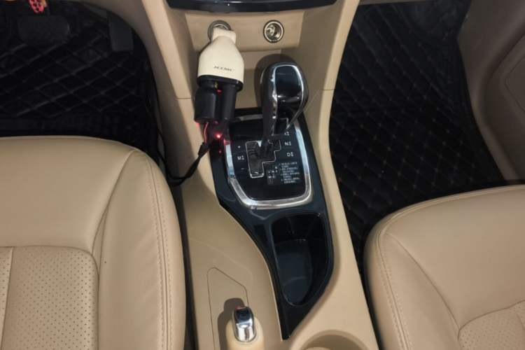 Used Baojun 730 2016 1.8L iAMT Luxury Model 7 Seats Gear Lever
