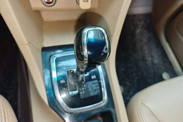 Used Baojun 730 2016 1.8L iAMT Comfort Version 7 Seats Gear Lever