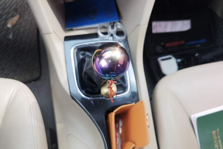 Used Baojun 730 2016 1.5L Manual Luxury Edition 7 Seats Gear Lever
