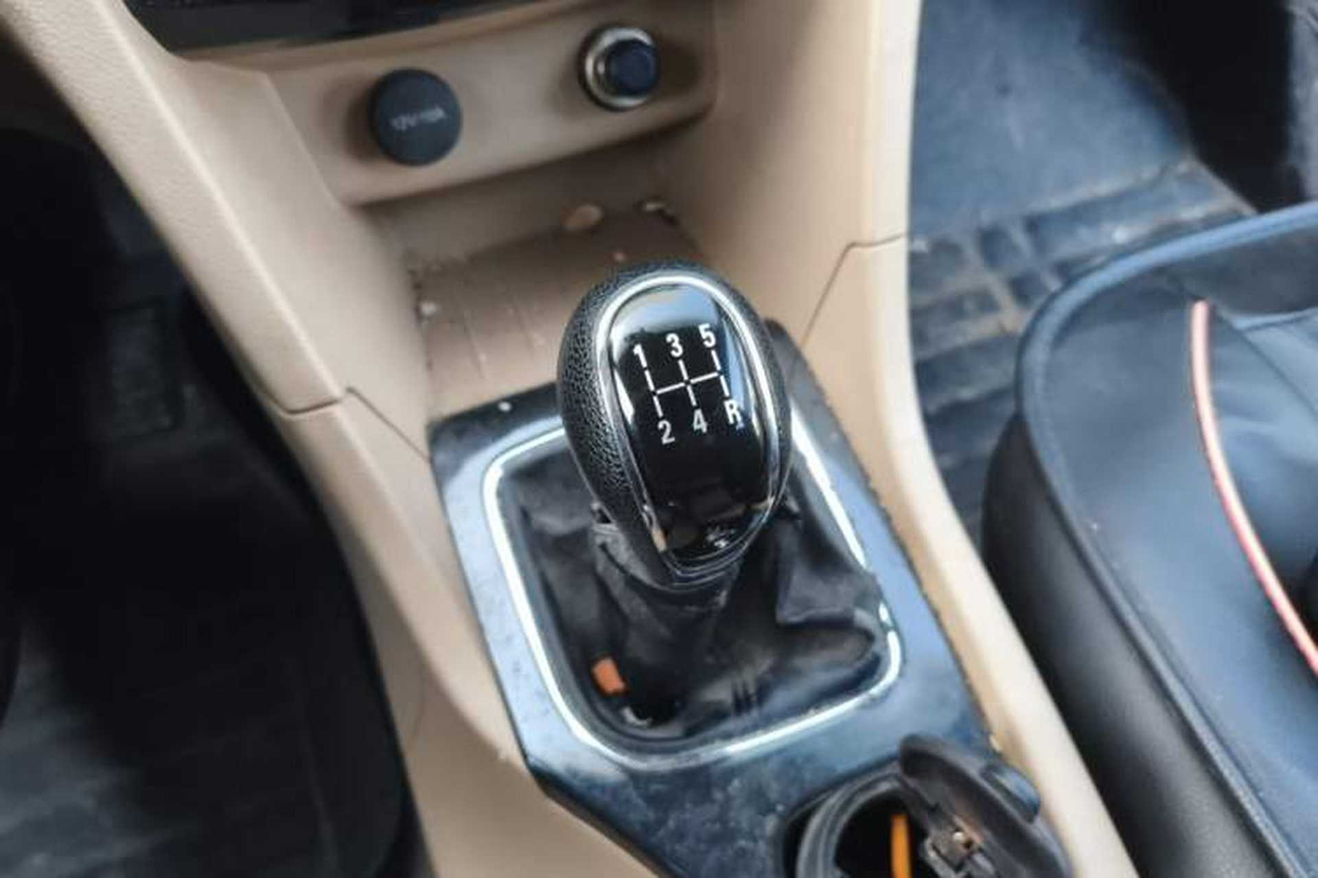 Used Baojun 730 2016 1.5L Manual Comfort Version 7 Seats China V Emission Standard Gear Lever