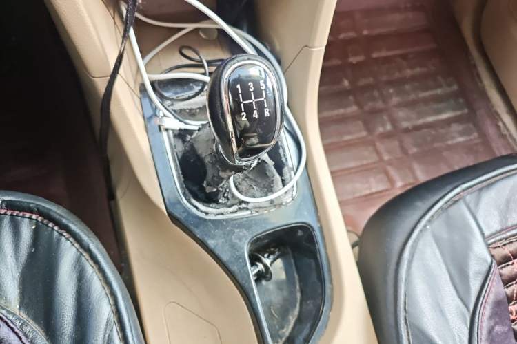 Used Baojun 730 2016 1.5L Manual Luxury Edition 7 Seats Gear Lever