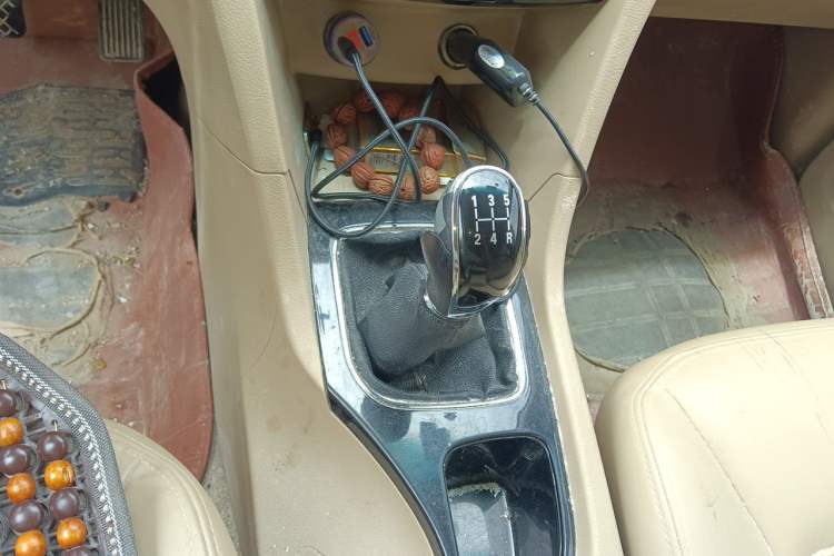 Used Baojun 730 2016 1.5L Manual Comfort Version 7 Seats China V Emission Standard Gear Lever