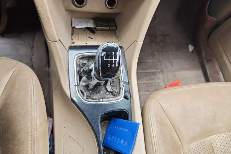 Used Baojun 730 2016 1.5L Manual Comfort Version 7 Seats China V Emission Standard Gear Lever