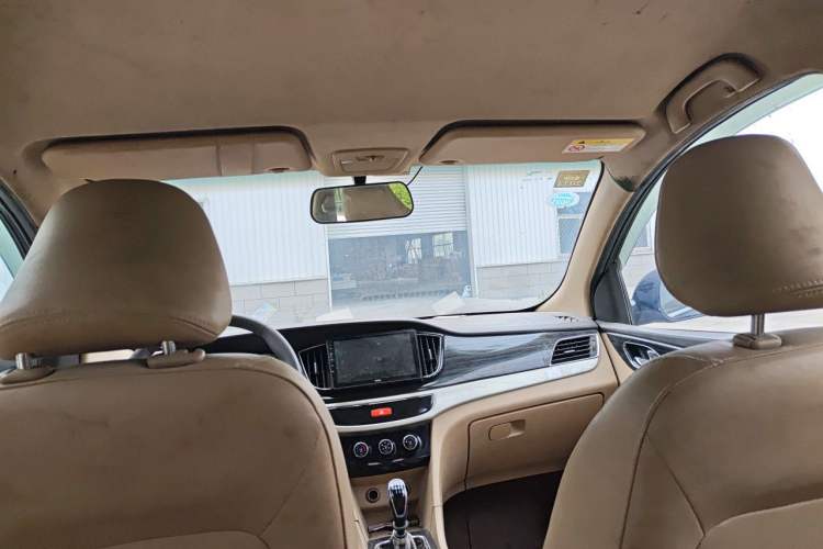 Used Baojun 730 2016 1.5L Manual Comfort Version 7 Seats China V Emission Standard Headliner