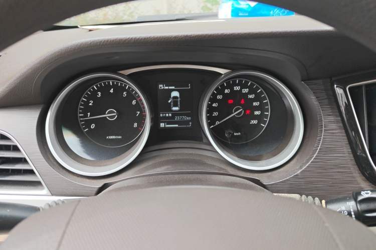 Used Baojun 730 2016 Revised 1.5L Manual Standard Version 7 Seats China V Emission Standard Instrument Cluster