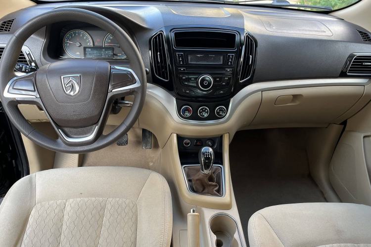 Used Baojun 730 2016 1.5L Manual Value Edition 7 Seats China V Emission Standard Interior 1
