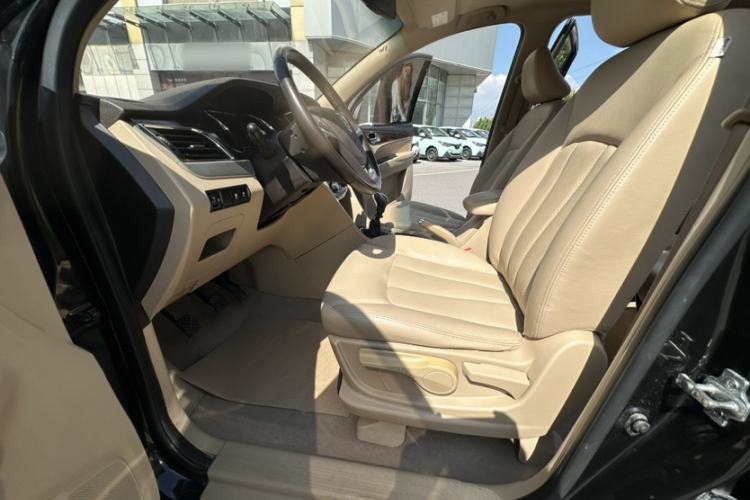 Used Baojun 730 2016 1.5T Manual Luxury Edition 7 Seats Interior 1
