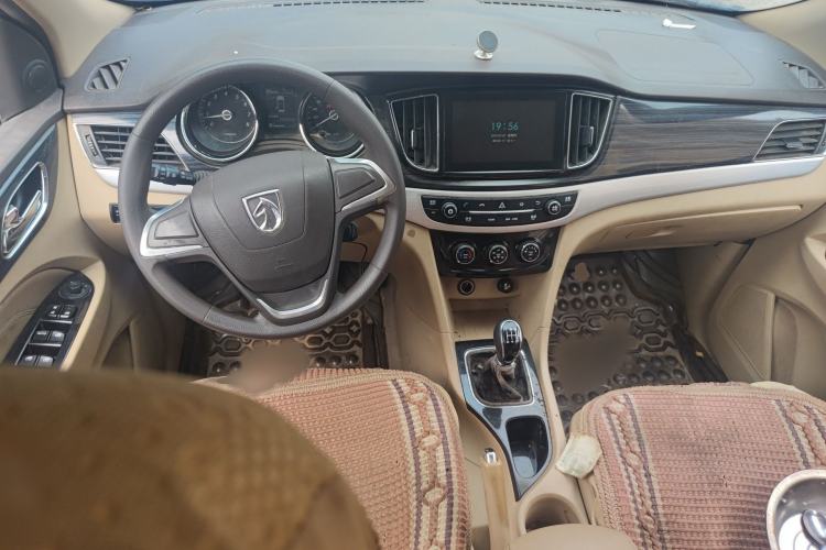 Used Baojun 730 2016 1.5L Manual Comfort Version 7 Seats China V Emission Standard Interior 2