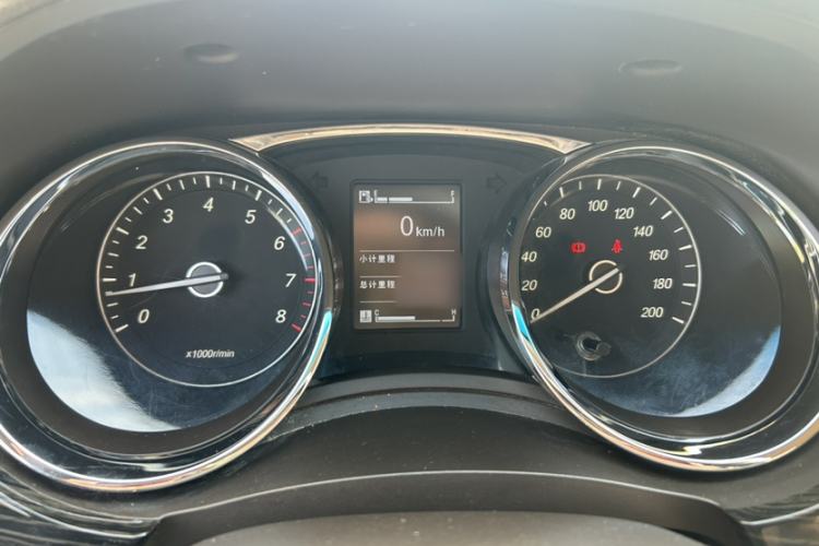 Used Baojun 730 2016 1.5T Manual Comfort Version 7 Seats Interior 2