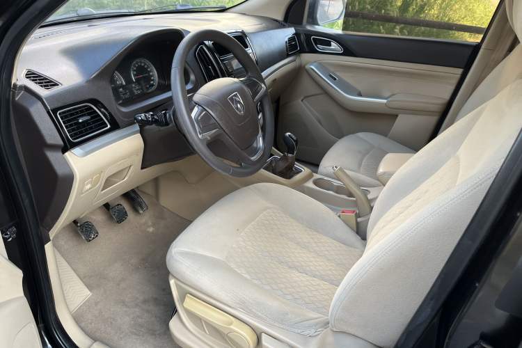 Used Baojun 730 2016 1.5L Manual Value Edition 7 Seats China V Emission Standard Interior 2